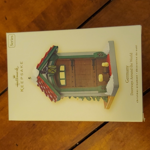 NEW IN BOX | GERMANY / DOORWAYS AROUND THE WORLD | KEEPSAKE ORNAMENT - Picture 4 of 8